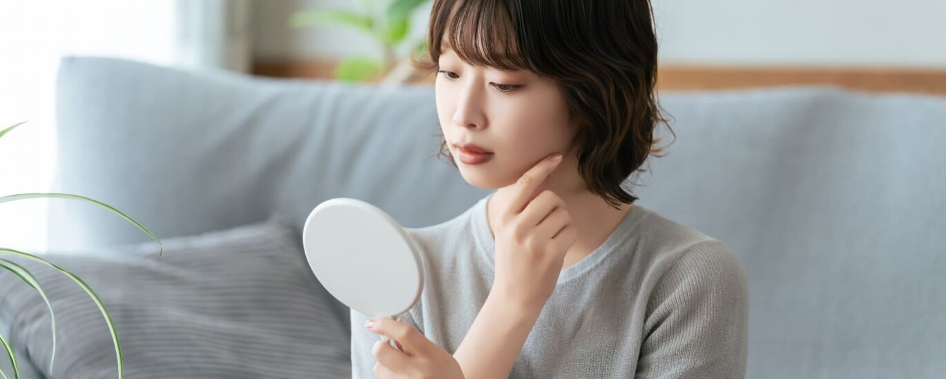 女性　肌トラブル
